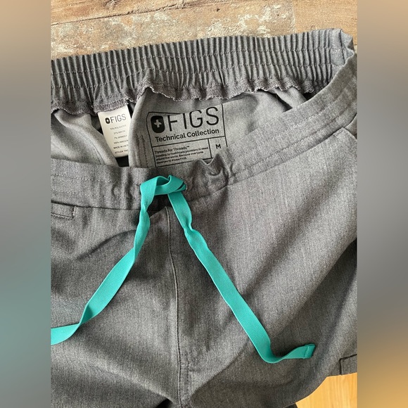 Figs Graphite Cargo Scrub Pants - Picture 1 of 2